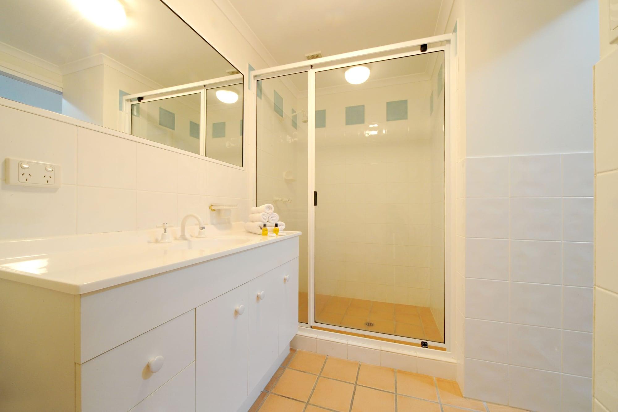 At Beach Court Holiday Villas Airlie Beach Zewnętrze zdjęcie