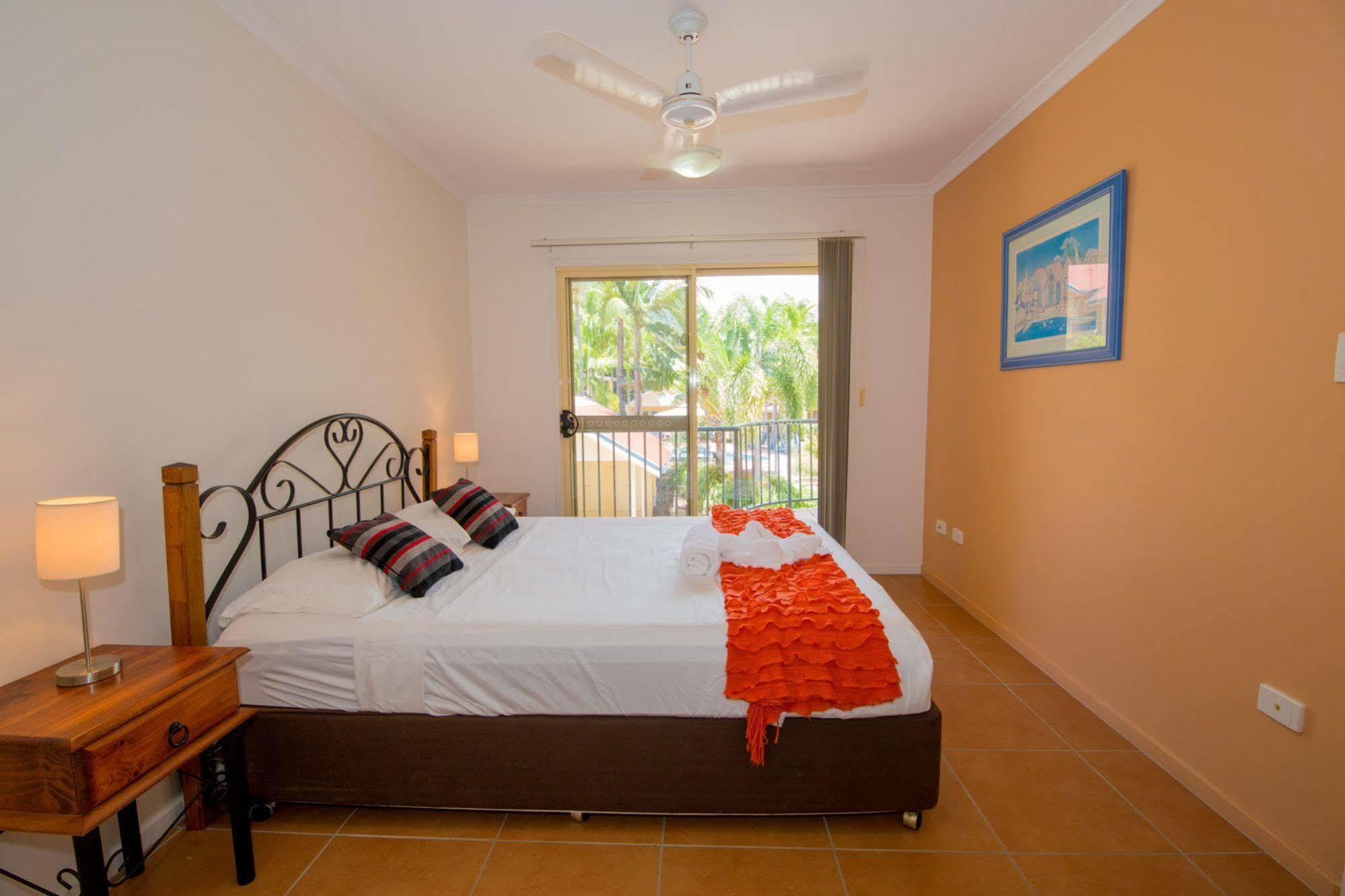 At Beach Court Holiday Villas Airlie Beach Zewnętrze zdjęcie