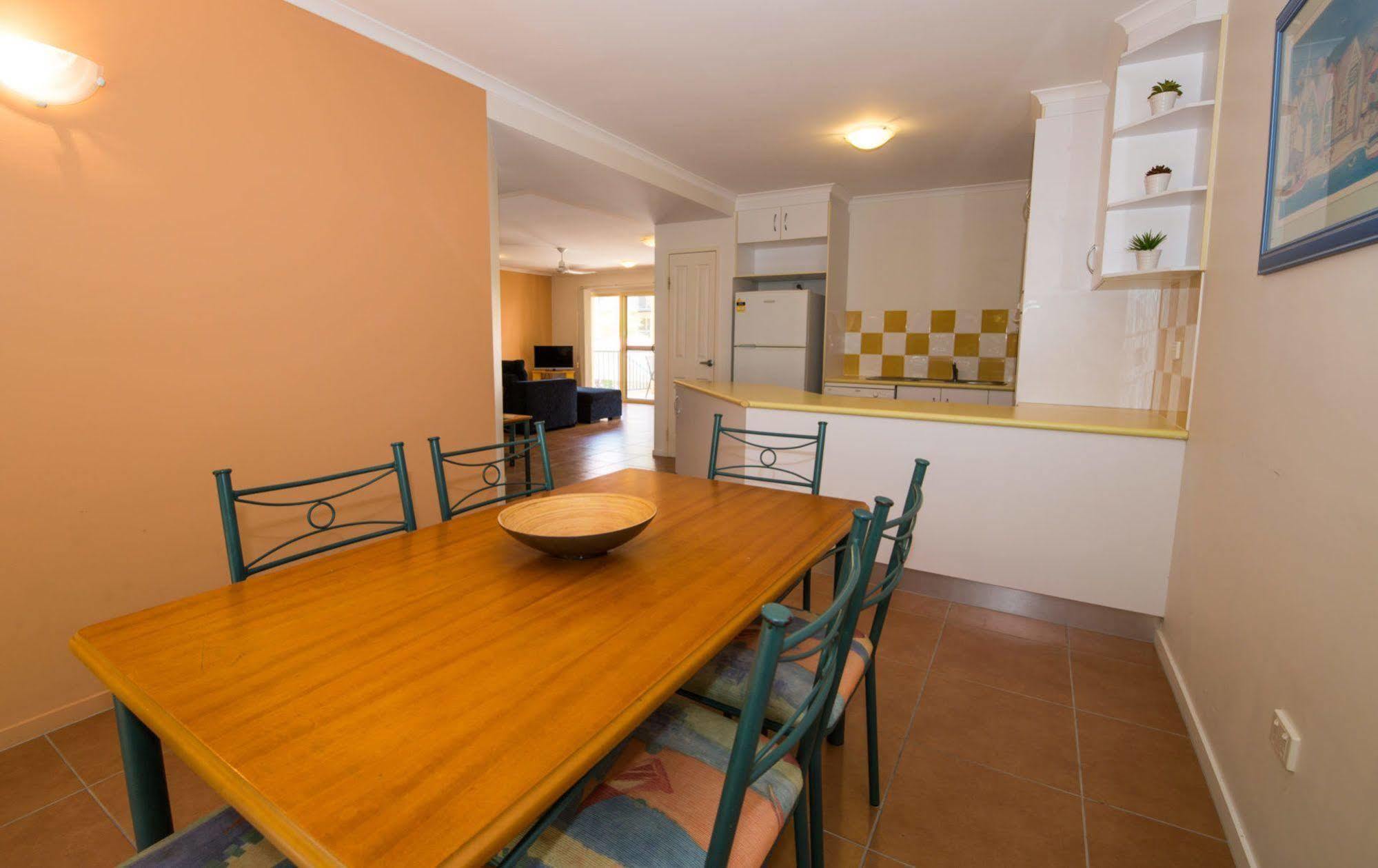 At Beach Court Holiday Villas Airlie Beach Zewnętrze zdjęcie