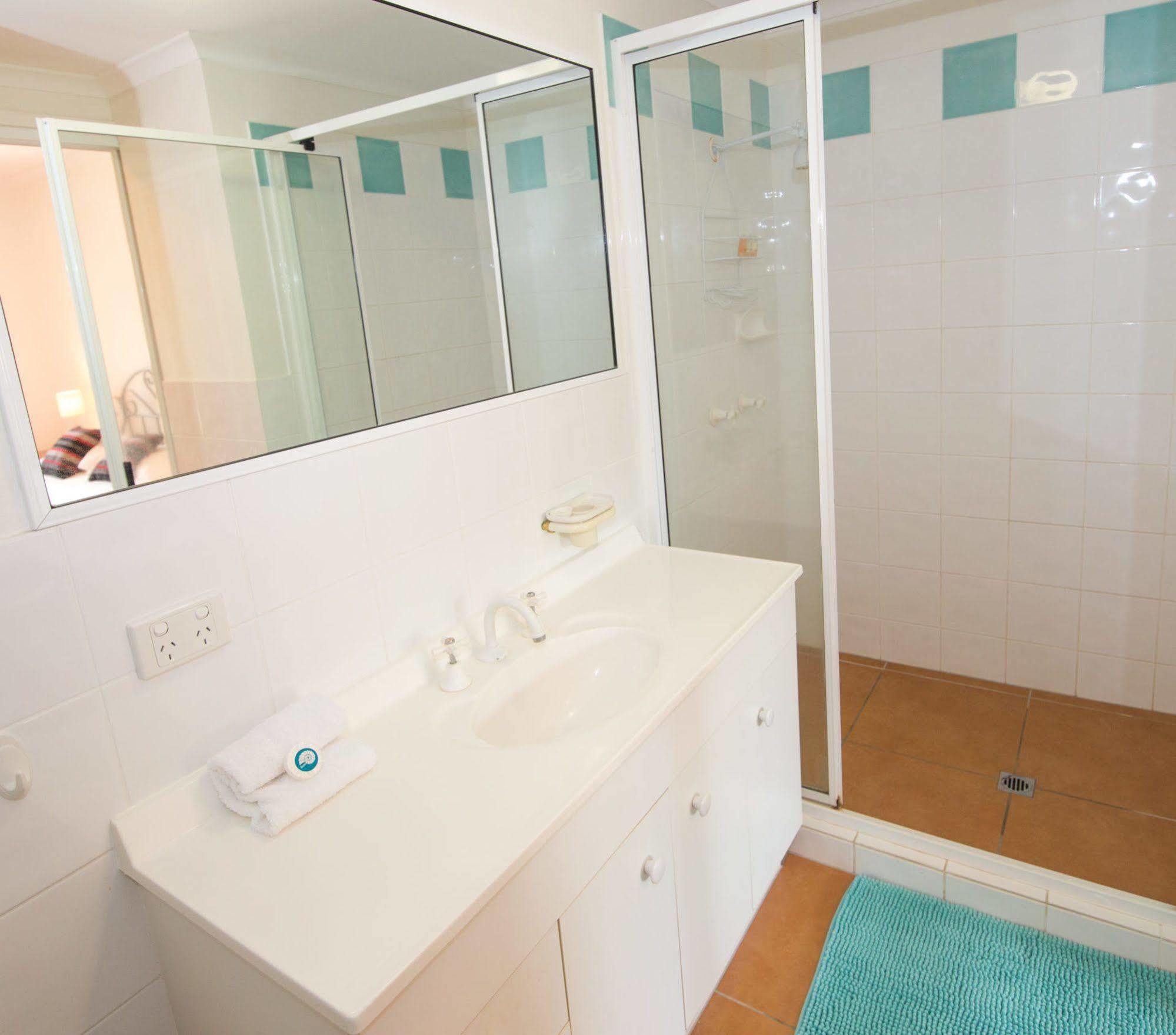 At Beach Court Holiday Villas Airlie Beach Zewnętrze zdjęcie