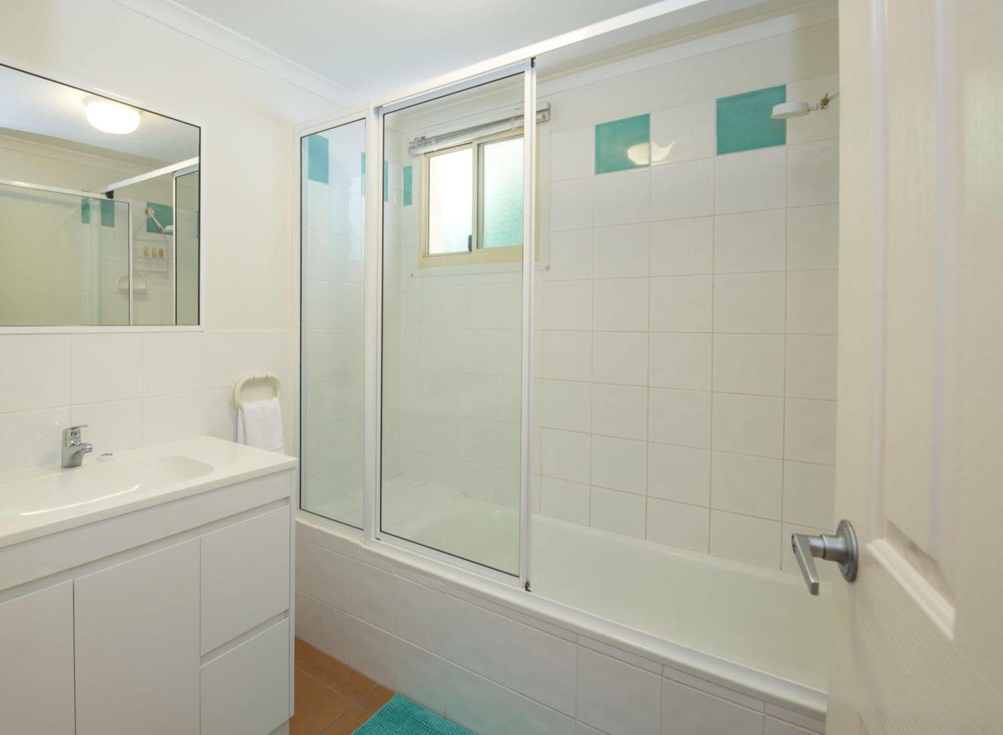 At Beach Court Holiday Villas Airlie Beach Zewnętrze zdjęcie