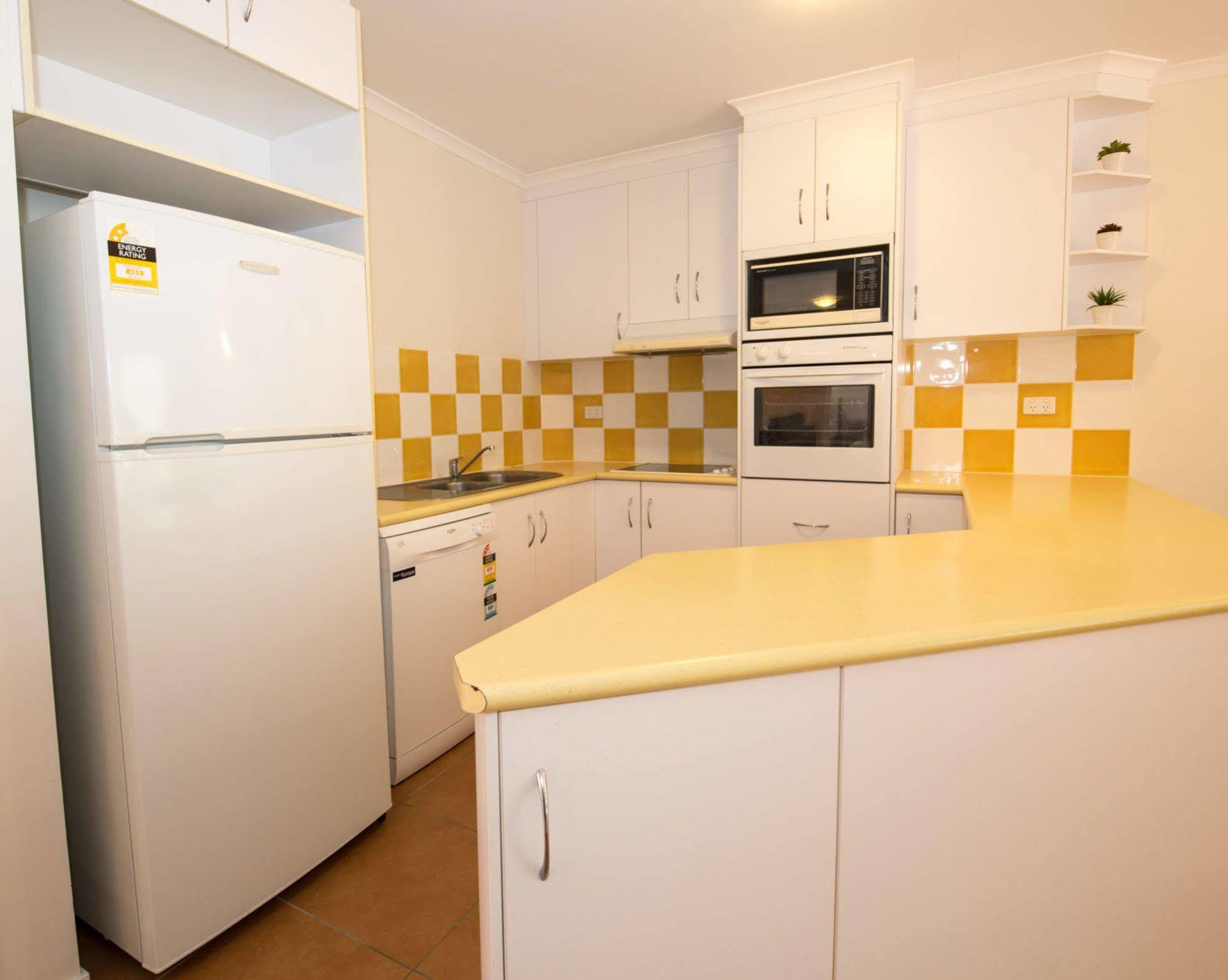 At Beach Court Holiday Villas Airlie Beach Zewnętrze zdjęcie