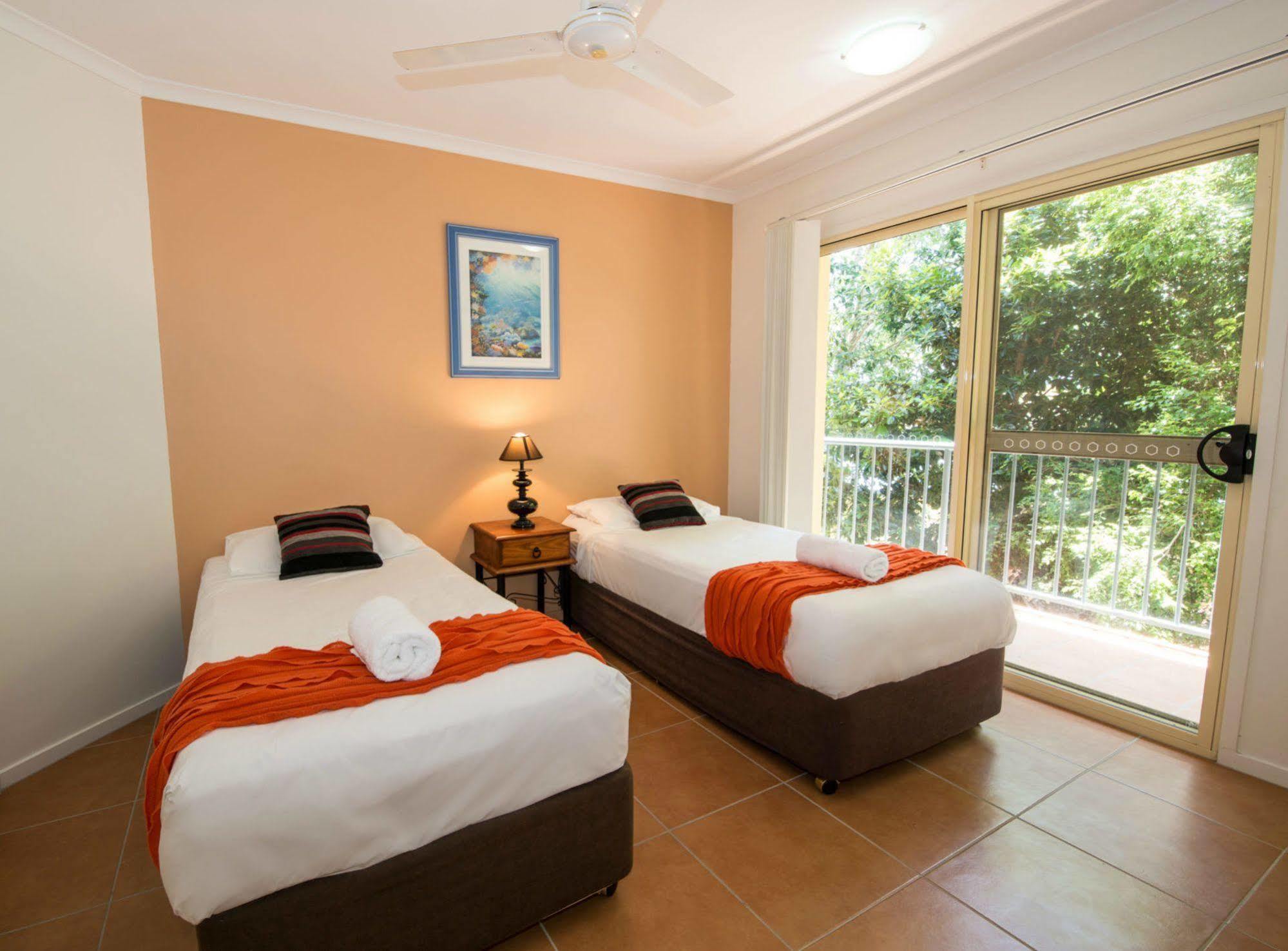 At Beach Court Holiday Villas Airlie Beach Zewnętrze zdjęcie