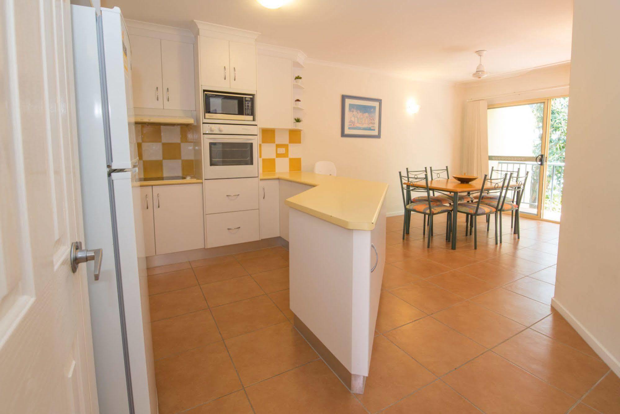 At Beach Court Holiday Villas Airlie Beach Zewnętrze zdjęcie