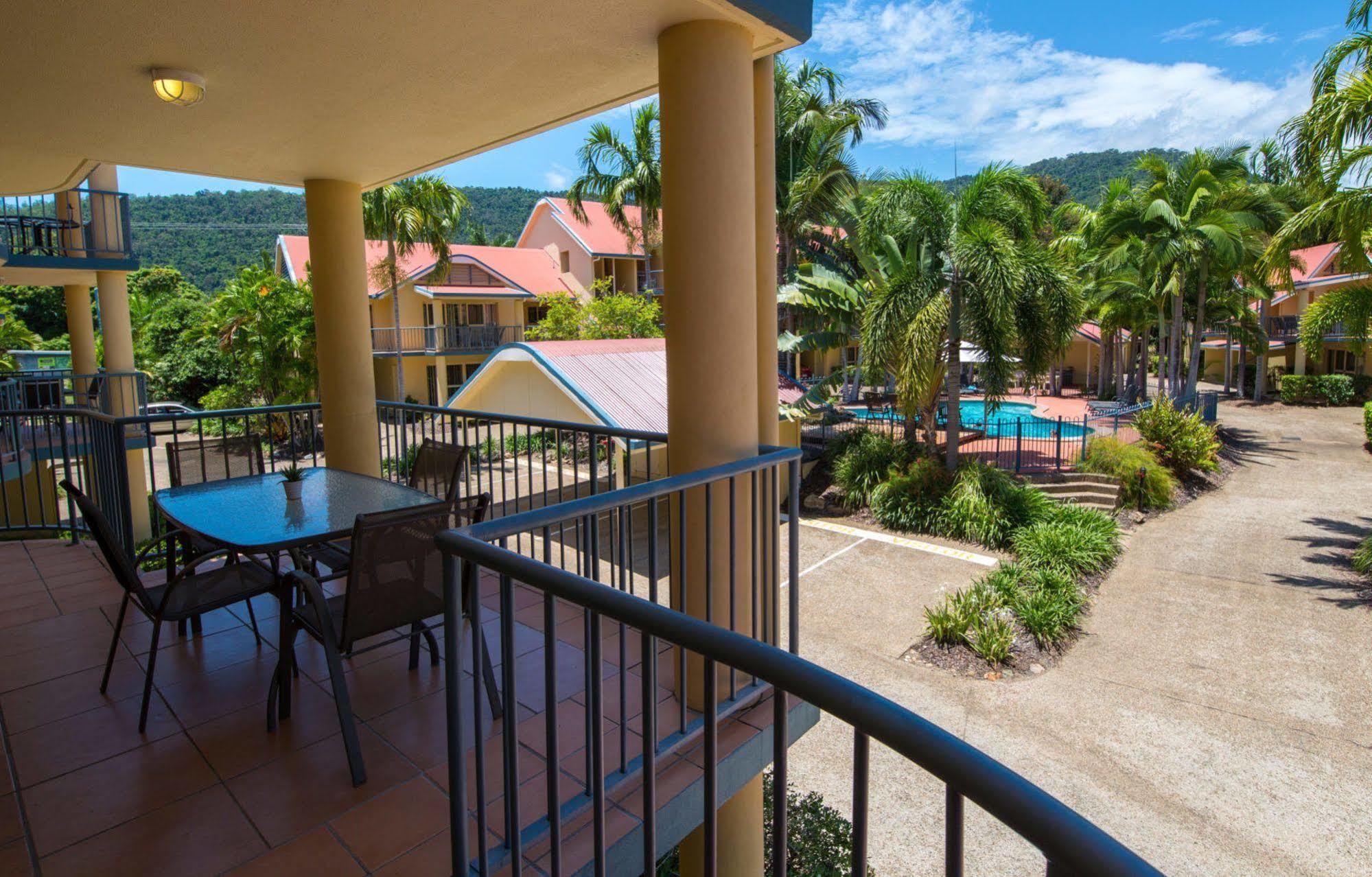 At Beach Court Holiday Villas Airlie Beach Zewnętrze zdjęcie