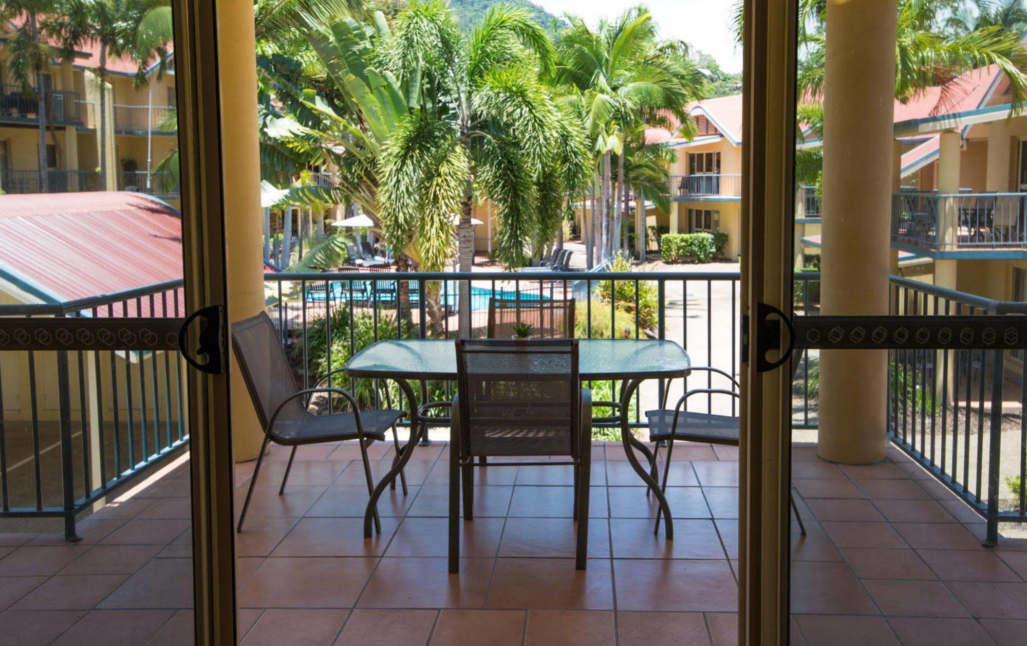At Beach Court Holiday Villas Airlie Beach Zewnętrze zdjęcie