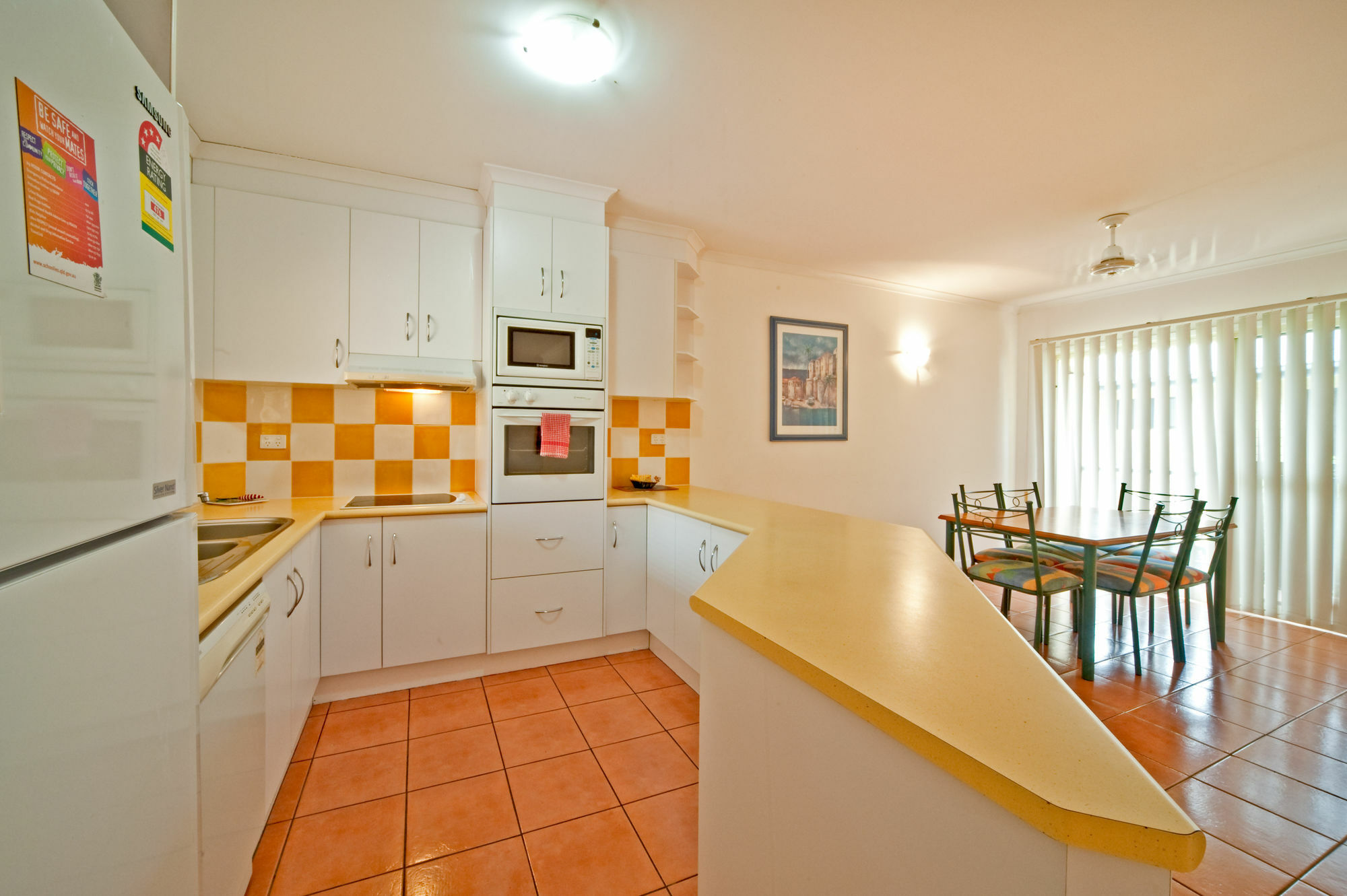At Beach Court Holiday Villas Airlie Beach Zewnętrze zdjęcie