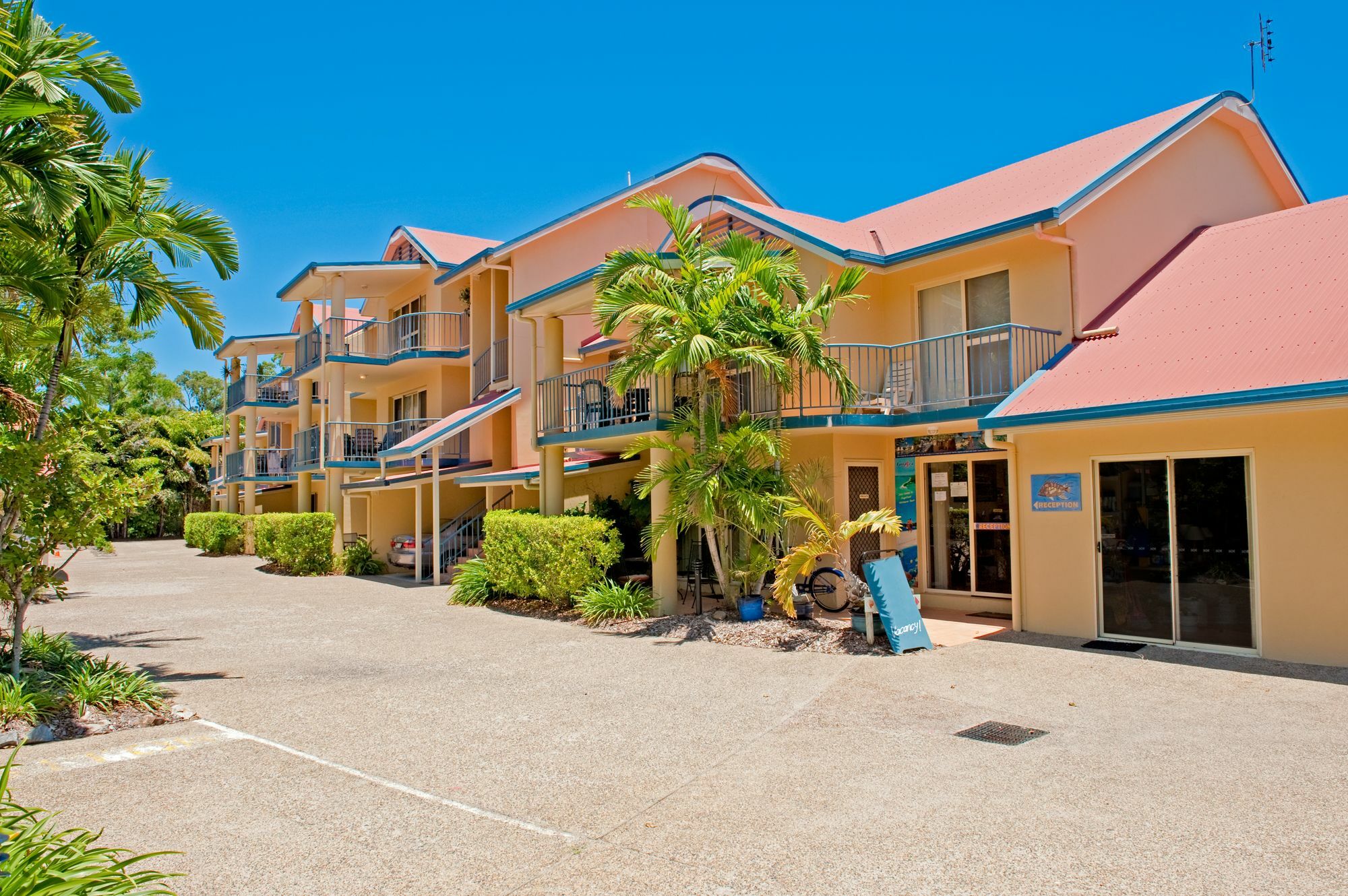 At Beach Court Holiday Villas Airlie Beach Zewnętrze zdjęcie