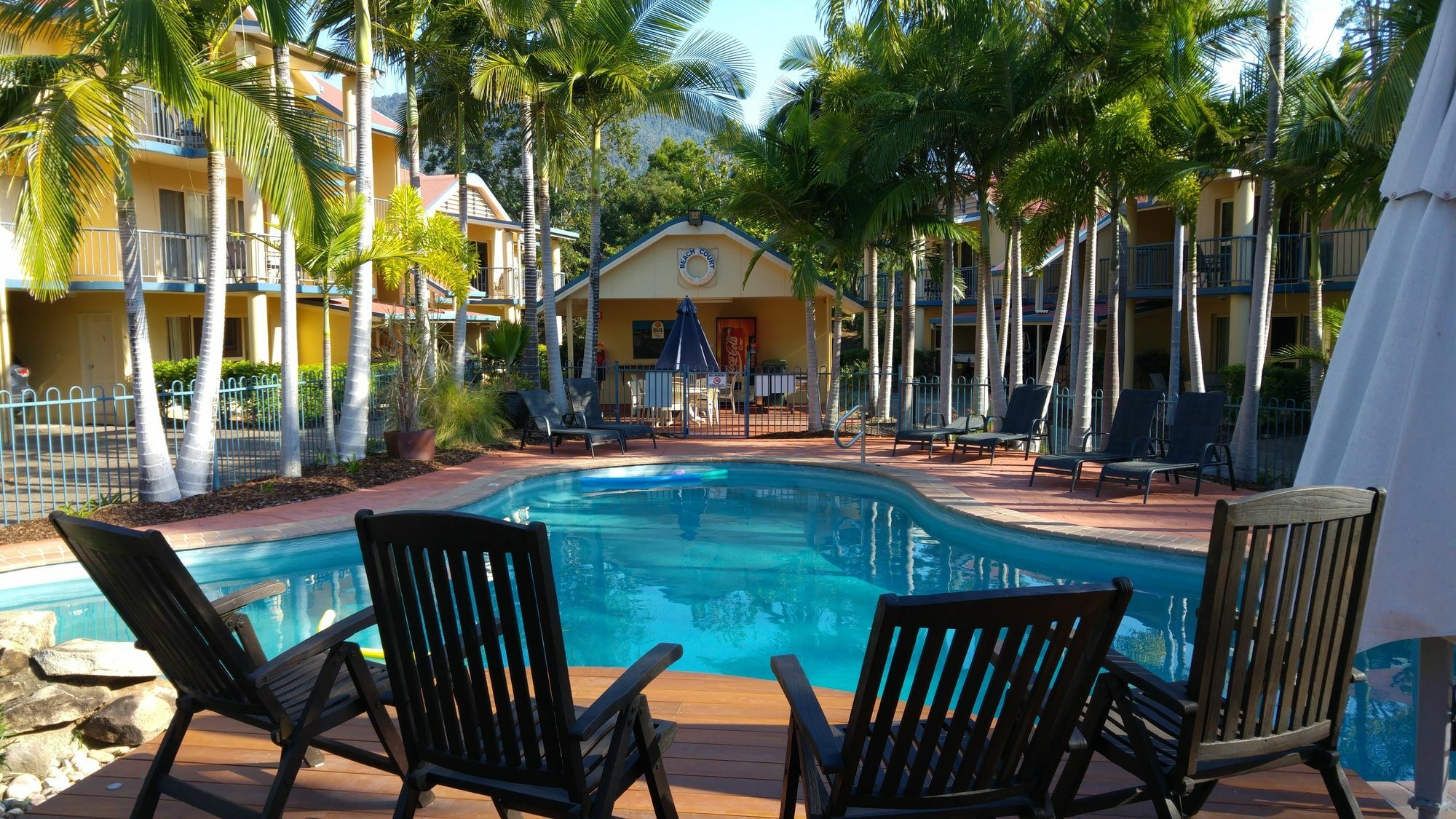 At Beach Court Holiday Villas Airlie Beach Zewnętrze zdjęcie